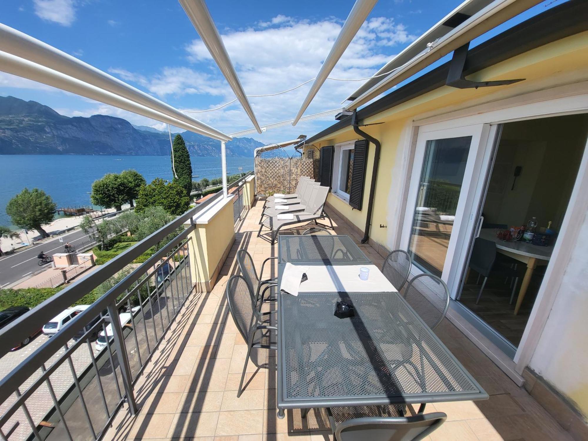 Penthouse Casa Alkea Masse Lake View Brenzone sul Garda Luaran gambar